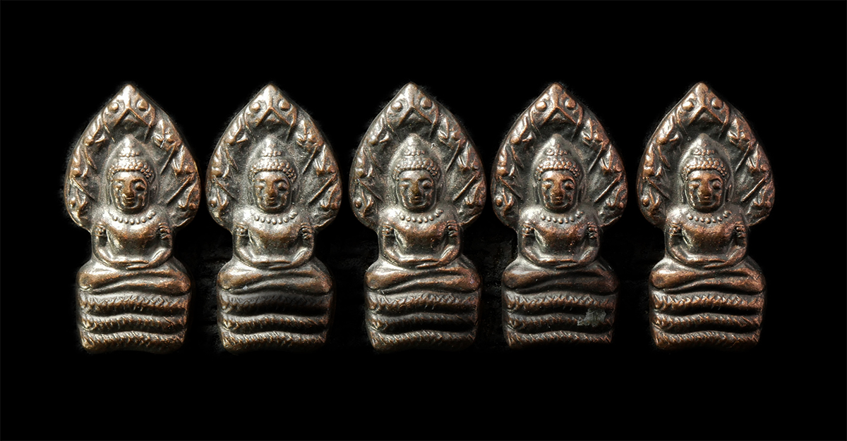 2569-02-09 (83)p.jpg - พระปรกใบมะขาม หลวงพ่อคูณ ปริสุทโธ วัดบ้านไร่ จ.นครราชสีมา รุ่นเสาร์ 5 คูณพันล้าน ปี2537 เนื้อโลหะผสม พระเก่าสวย มวลสารดี น่าเก็บสะสมบูชา ราคาต่อ 1 องค [..] | https://kamulet.in.th